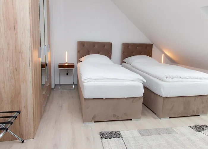 T&k Near Messe Fair Trade Duesseldorf Und Airport 3b アパート